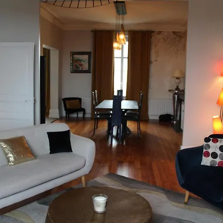 Entièrement Rénové De 100 M2 à 2 Pas De La *